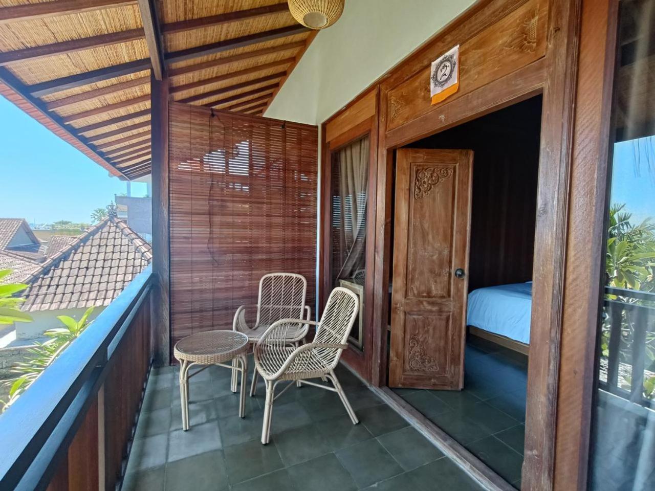 Putra'Lebah Amed Guest House Exteriör bild