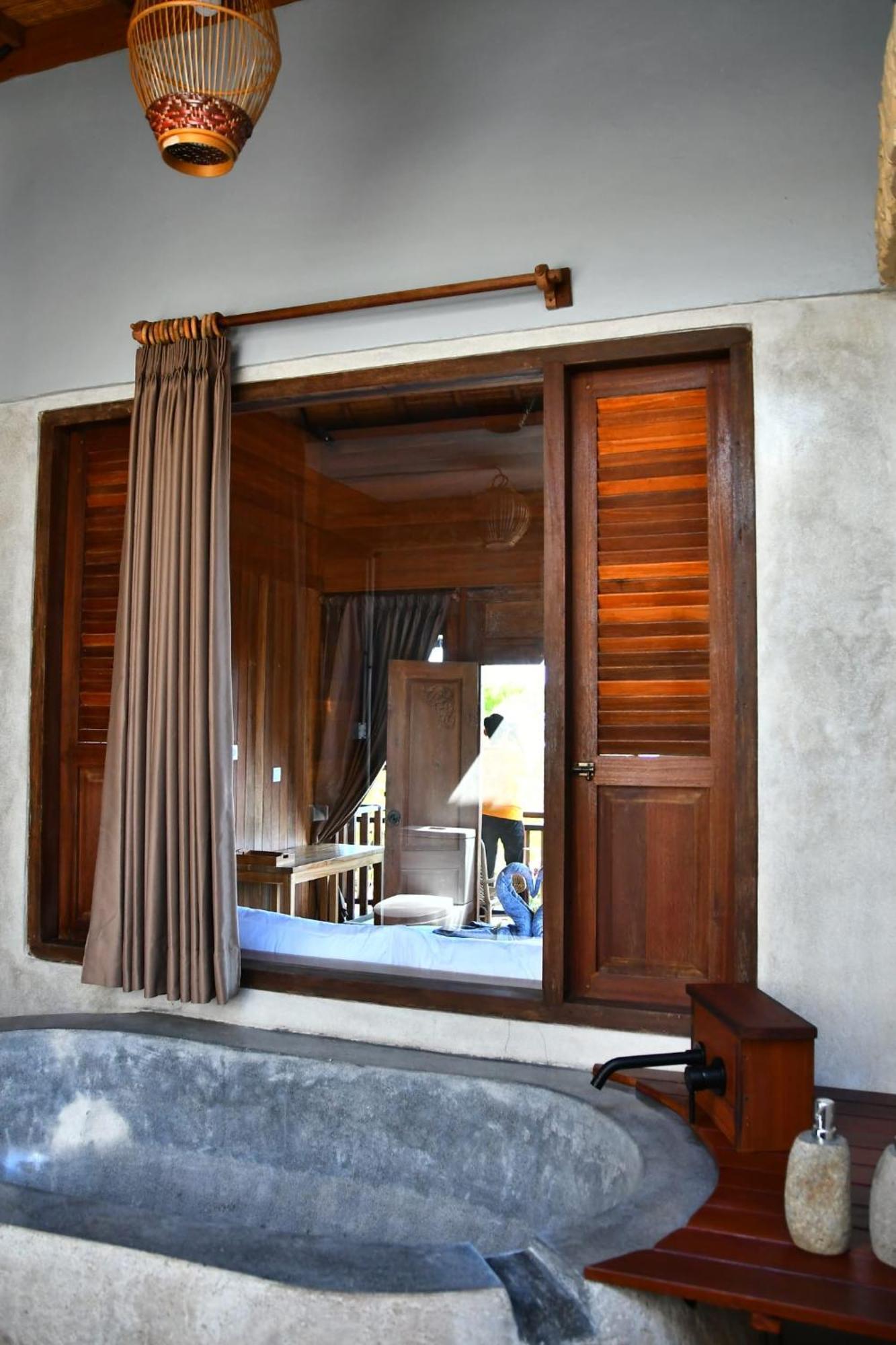 Putra'Lebah Amed Guest House Exteriör bild
