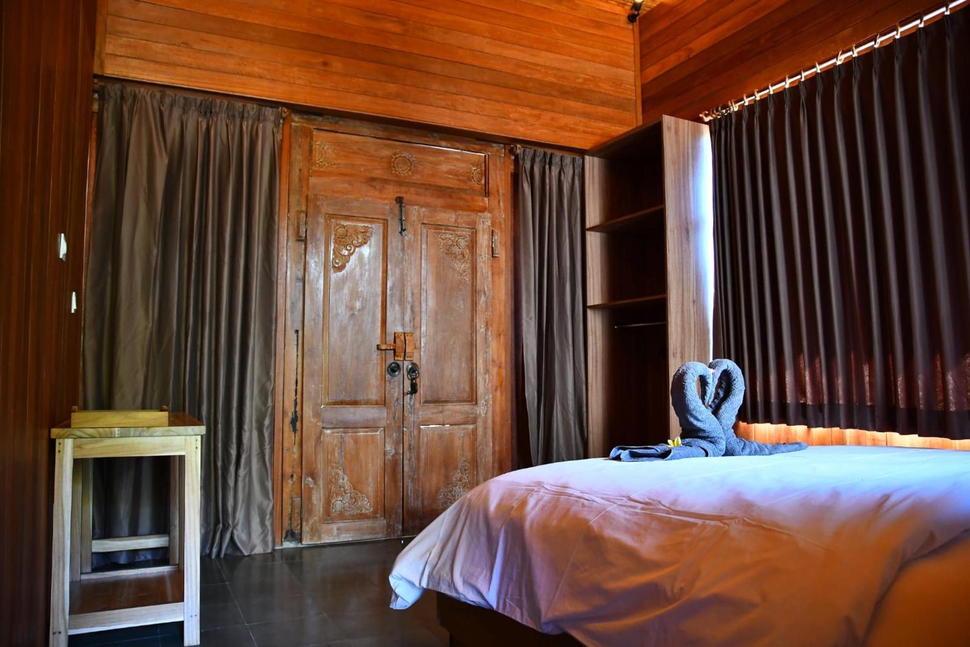 Putra'Lebah Amed Guest House Exteriör bild