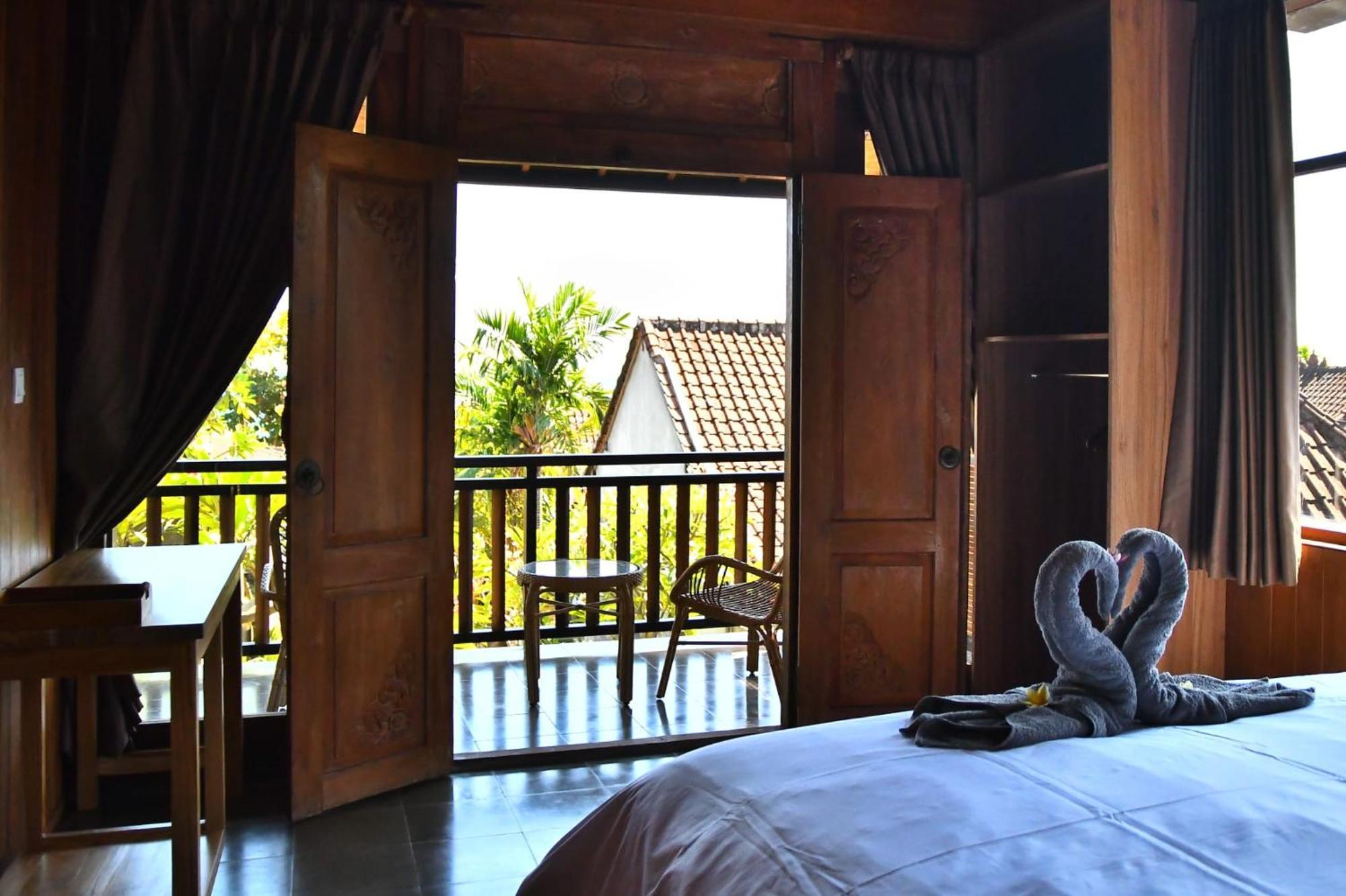 Putra'Lebah Amed Guest House Exteriör bild