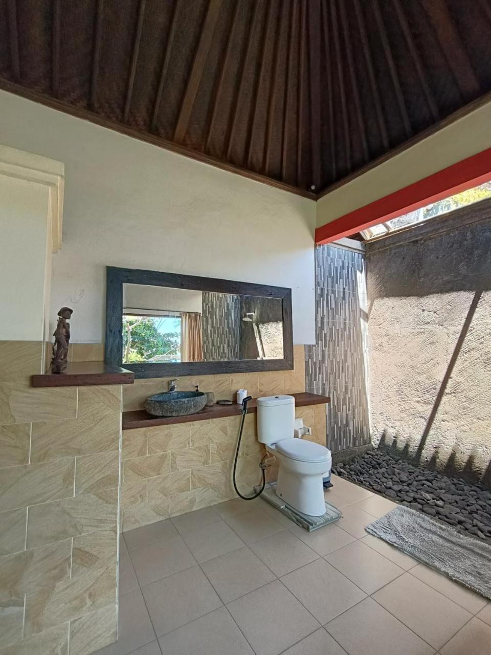 Putra'Lebah Amed Guest House Exteriör bild