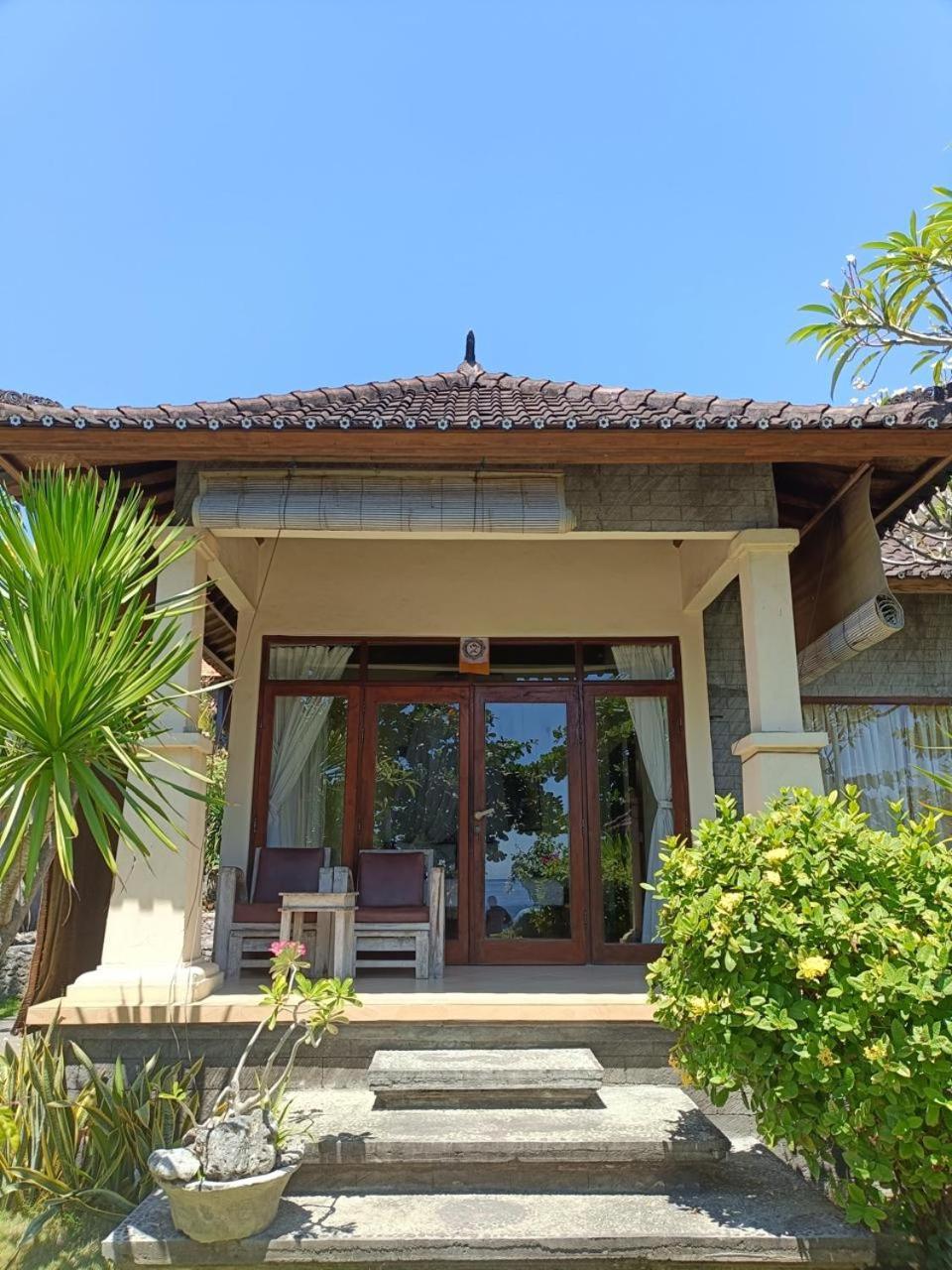 Putra'Lebah Amed Guest House Exteriör bild