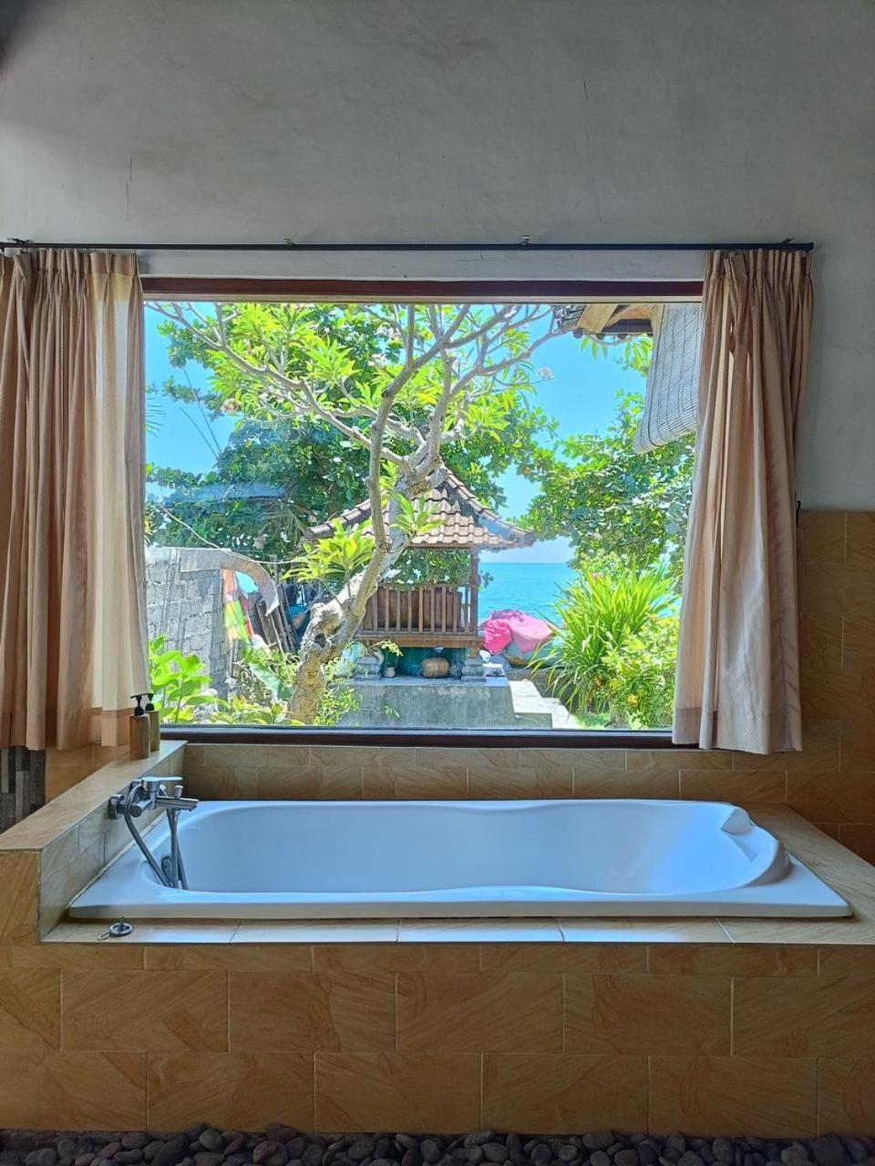 Putra'Lebah Amed Guest House Exteriör bild