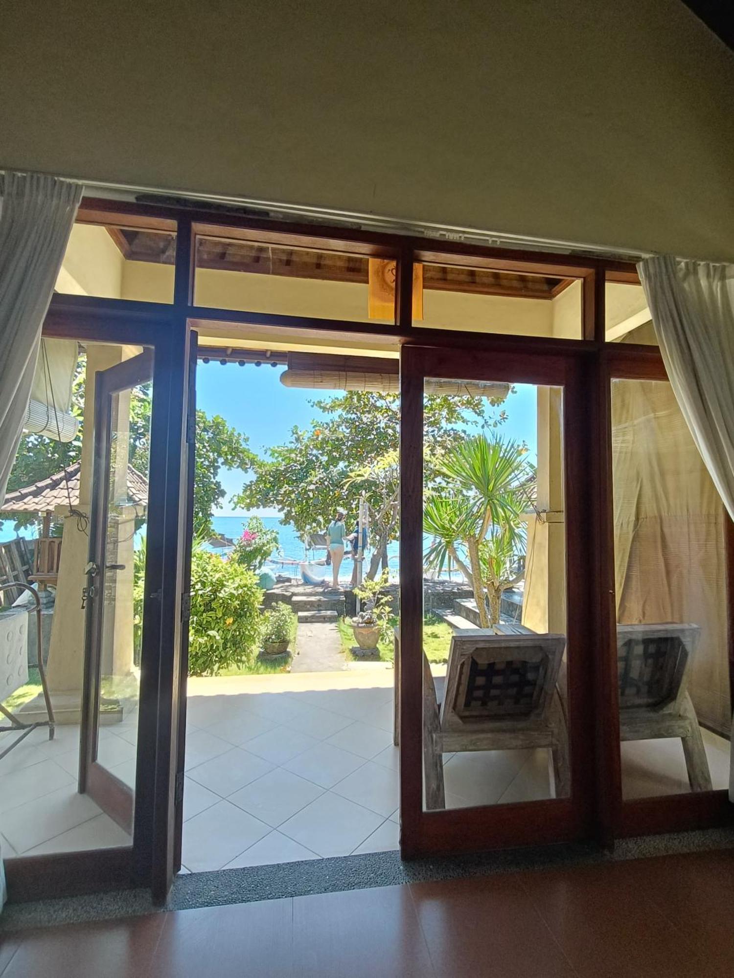 Putra'Lebah Amed Guest House Exteriör bild
