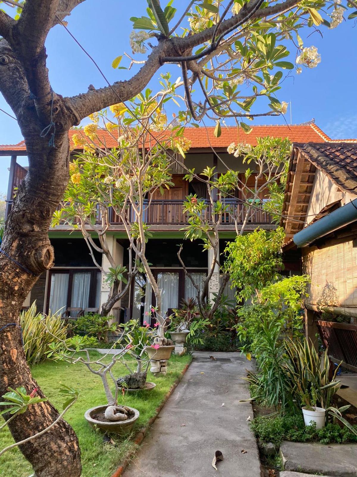 Putra'Lebah Amed Guest House Exteriör bild