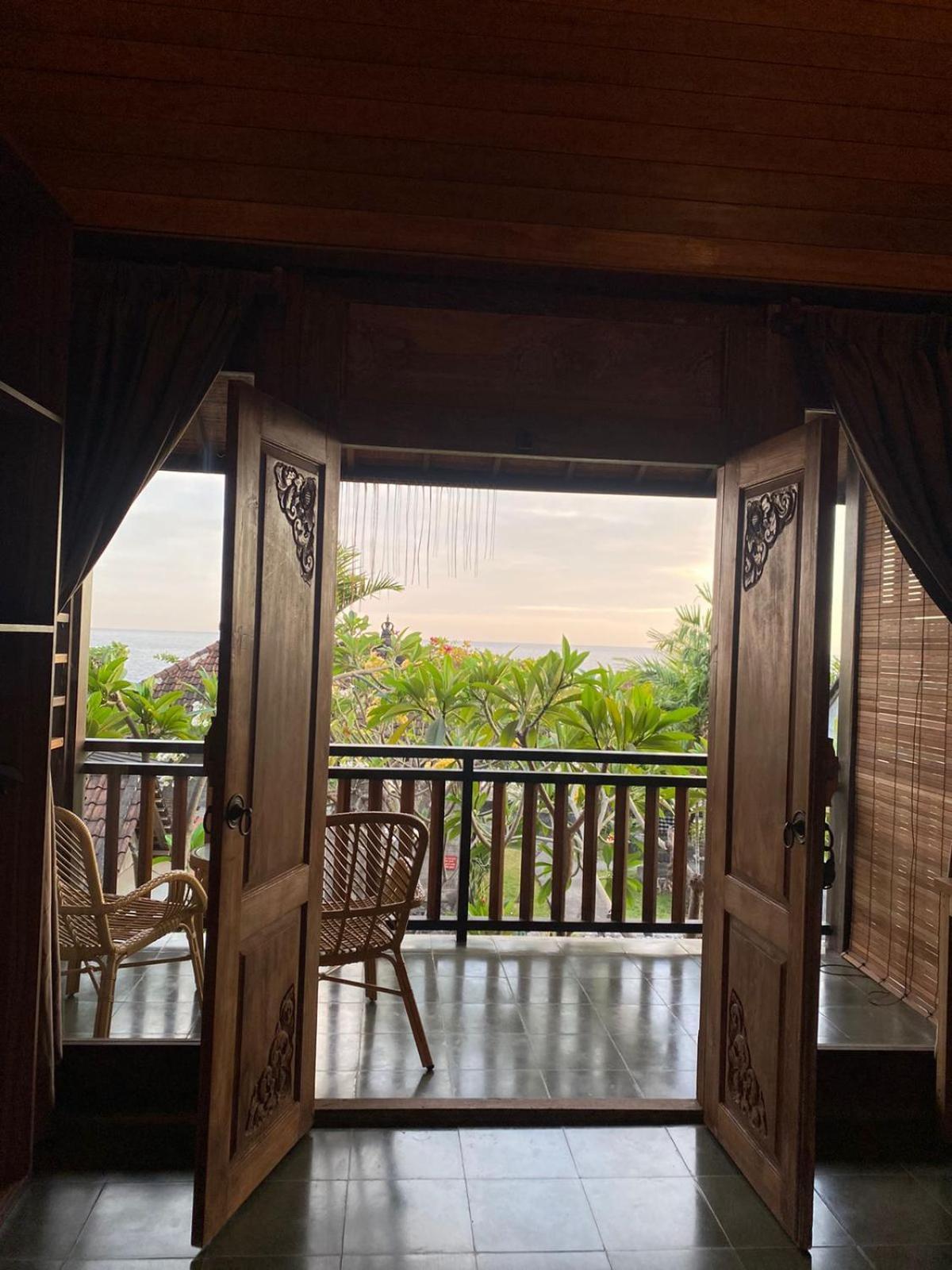 Putra'Lebah Amed Guest House Exteriör bild