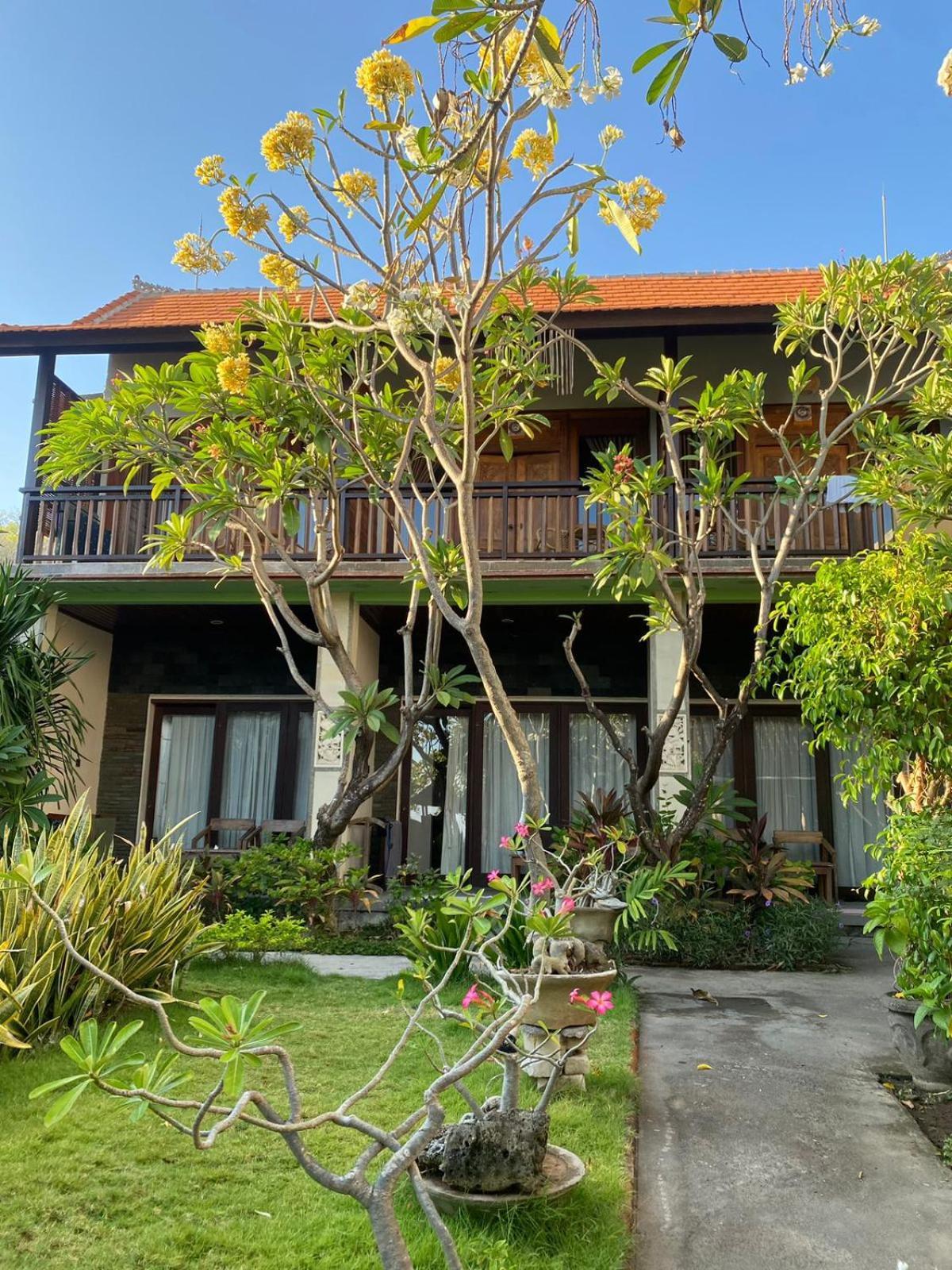 Putra'Lebah Amed Guest House Exteriör bild
