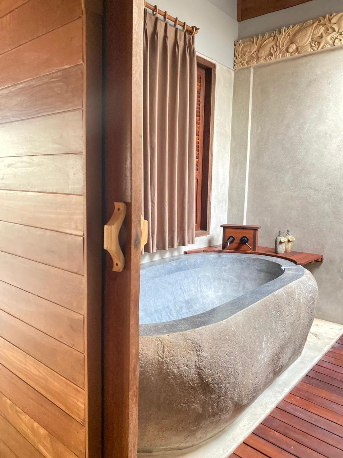 Putra'Lebah Amed Guest House Exteriör bild