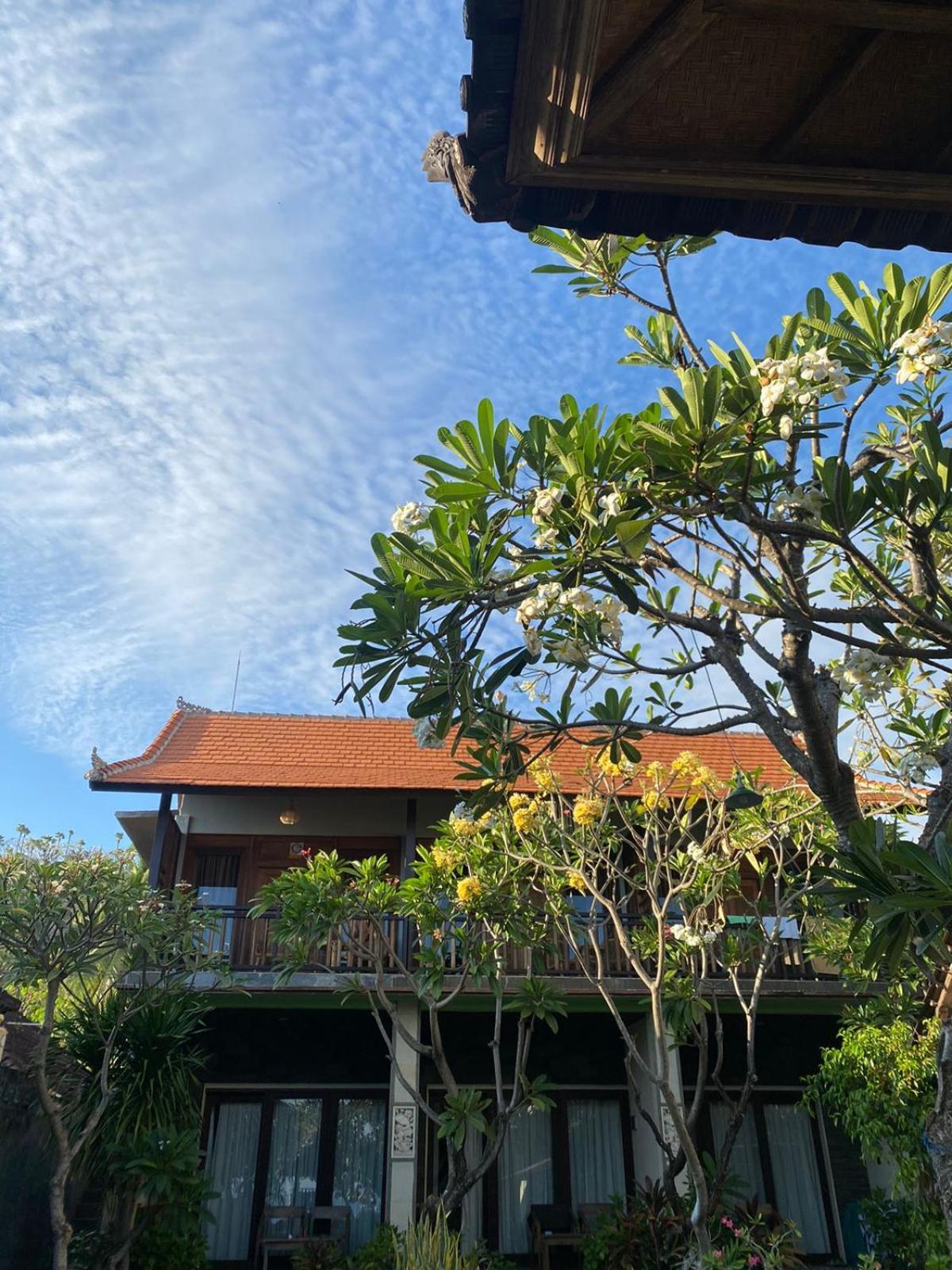 Putra'Lebah Amed Guest House Exteriör bild