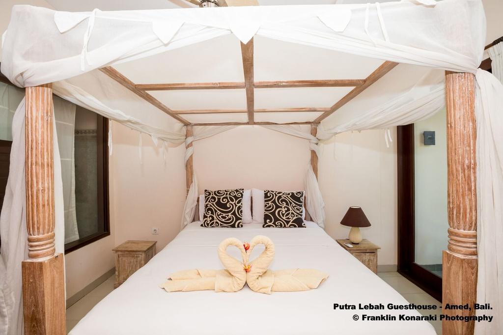 Putra'Lebah Amed Guest House Exteriör bild